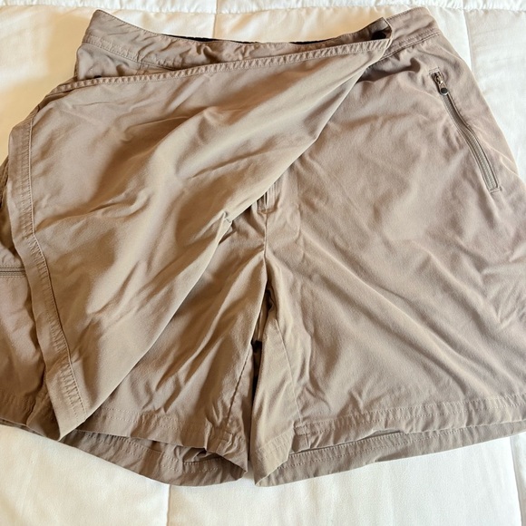 L.L. Bean Women's Brown Water-Repellent Comfort Trail Mid-Rise Skort - Picture 9 of 12